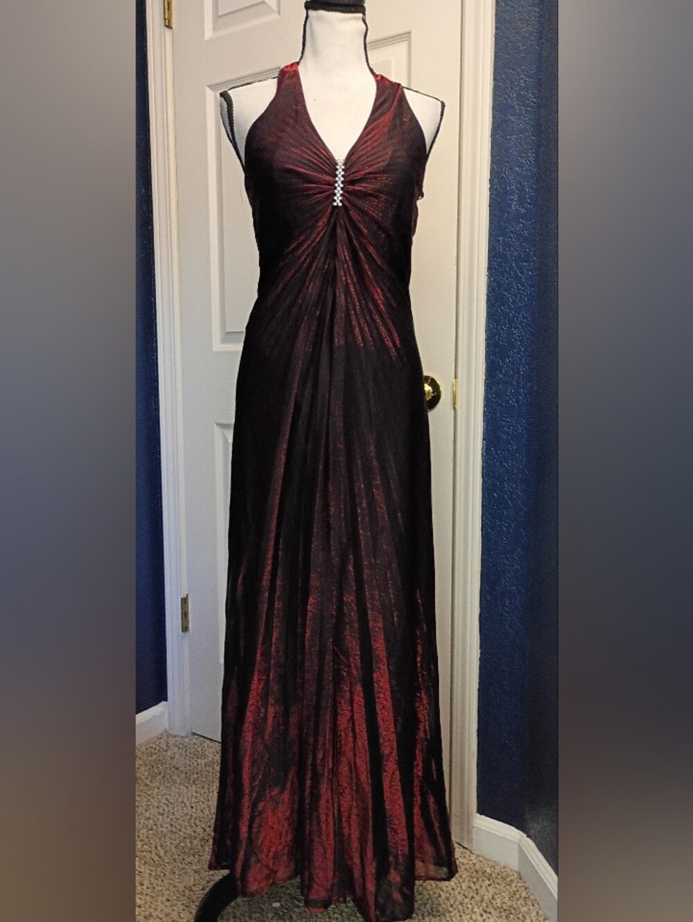 Elegant Black and Red Halter Vintage Wedding Dress with Rhinestone Accent